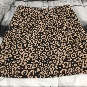 Loft size 2 animal print skirt with pockets.